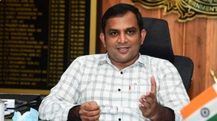 മല്ലു ഹിന്ദു വാട്സ്ആപ്പ് ഗ്രൂപ്പ് വിവാദം : കെ ഗോപാലകൃഷ്ണൻ ഐഎഎസിന്റെ സസ്പെൻഷൻ പിൻവലിച്ചു മല്ലു ഹിന്ദു വാട്സ്ആപ്പ് ഗ്രൂപ്പ് വിവാദം : കെ ഗോപാലകൃഷ്ണൻ ഐഎഎസിന്റെ സസ്പെൻഷൻ പിൻവലിച്ചു