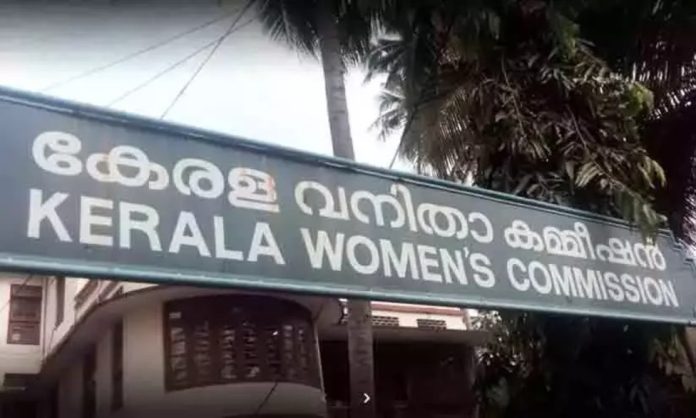 കായിക താരമായ പെൺകുട്ടിയെ പീഡിപ്പിച്ച സംഭവം : വനിത കമ്മീഷൻ സ്വമേധയാ കേസെടുത്തു കായിക താരമായ പെൺകുട്ടിയെ പീഡിപ്പിച്ച സംഭവം : വനിത കമ്മീഷൻ സ്വമേധയാ കേസെടുത്തു