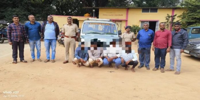 വായ്പ തിരിച്ചടയ്ക്കുന്നതിൽ വീഴ്ച വരുത്തി ; യുവാവിനെ തട്ടിക്കൊണ്ടുപോയ സംഭവത്തിൽ നാലുപേർ അറസ്റ്റിൽ വായ്പ തിരിച്ചടയ്ക്കുന്നതിൽ വീഴ്ച വരുത്തി ; യുവാവിനെ തട്ടിക്കൊണ്ടുപോയ സംഭവത്തിൽ നാലുപേർ അറസ്റ്റിൽ