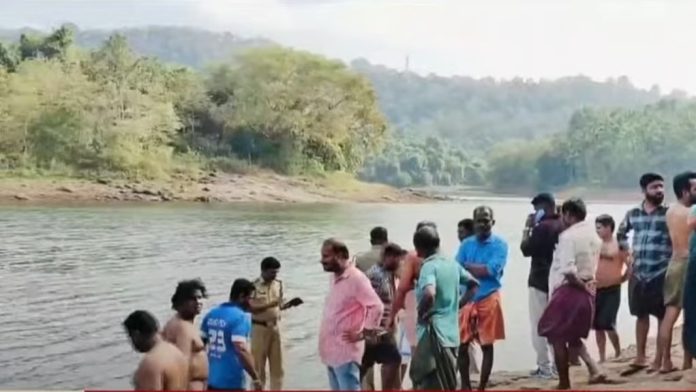 പീച്ചി ഡാമിന്റെ റിസര്വോയറില് നാലു പെണ്കുട്ടികള് വീണു ; 3 പേര് ഗുരുതരാവസ്ഥയില് പീച്ചി ഡാമിന്റെ റിസര്വോയറില് നാലു പെണ്കുട്ടികള് വീണു ; 3 പേര് ഗുരുതരാവസ്ഥയില്