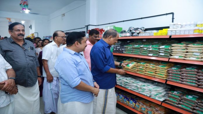 മാവേലി സ്റ്റോറുകള് സൂപ്പര് മാര്ക്കറ്റുകളായി ഉയര്ത്തും : മന്ത്രി ജി.ആര് അനില് മാവേലി സ്റ്റോറുകള് സൂപ്പര് മാര്ക്കറ്റുകളായി ഉയര്ത്തും : മന്ത്രി ജി.ആര് അനില്