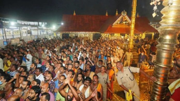 പൊന്നമ്പലമേട്ടിൽ മകരജ്യോതി തെളിഞ്ഞു ; ഭക്തി സാന്ദ്രമായി സന്നിധാനം പൊന്നമ്പലമേട്ടിൽ മകരജ്യോതി തെളിഞ്ഞു ; ഭക്തി സാന്ദ്രമായി സന്നിധാനം