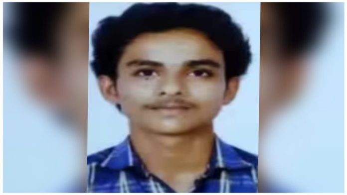 പ്ലസ് ടു വിദ്യാർത്ഥി ജീവനൊടുക്കിയ സംഭവത്തിൽ 3 അധ്യാപകർക്ക് സസ്പെൻഷൻ പ്ലസ് ടു വിദ്യാർത്ഥി ജീവനൊടുക്കിയ സംഭവത്തിൽ 3 അധ്യാപകർക്ക് സസ്പെൻഷൻ