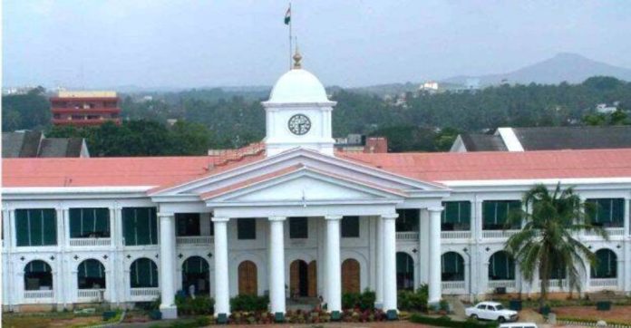 സര്ക്കാര് ജീവനക്കാരും അധ്യാപകരും പണിമുടക്കുന്നു ; ഡയസ് നോണ് പ്രഖ്യാപിച്ചു സര്ക്കാര് ജീവനക്കാരും അധ്യാപകരും പണിമുടക്കുന്നു ; ഡയസ് നോണ് പ്രഖ്യാപിച്ചു