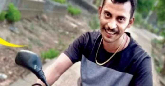 മകൾക്ക് നഷ്ടപരിഹാരമല്ല നീതിയാണ് വേണ്ടത് ; ആർജികർ മെഡിക്കൽ കോളേജിൽ പീഡനത്തിനിരയായി കൊല്ലപ്പെട്ട ട്രെയിനി ഡോക്ടറുടെ കുടുംബം മകൾക്ക് നഷ്ടപരിഹാരമല്ല നീതിയാണ് വേണ്ടത് ; ആർജികർ മെഡിക്കൽ കോളേജിൽ പീഡനത്തിനിരയായി കൊല്ലപ്പെട്ട ട്രെയിനി ഡോക്ടറുടെ കുടുംബം