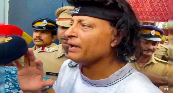 ബോബി ചെമ്മണൂരിന് വഴിവിട്ട സഹായം ; ജയില് ഡിഐജിക്കും സൂപ്രണ്ടിനും സസ്പെന്ഷന് ബോബി ചെമ്മണൂരിന് വഴിവിട്ട സഹായം ; ജയില് ഡിഐജിക്കും സൂപ്രണ്ടിനും സസ്പെന്ഷന്