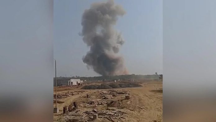 മഹാരാഷ്ട്രയില് ആയുധ നിര്മാണശാലയില് സ്ഫോടനം ; മരണം 8 ആയി മഹാരാഷ്ട്രയില് ആയുധ നിര്മാണശാലയില് സ്ഫോടനം ; മരണം 8 ആയി