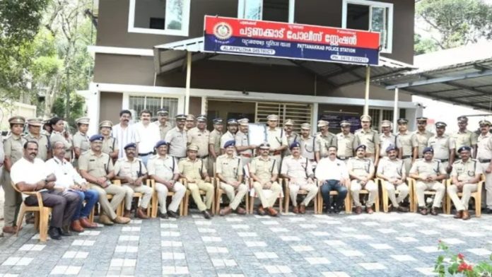 ആലപ്പുഴ ജില്ലയിലെ പട്ടണക്കാട്, മുഹമ്മ പോലീസ് സ്റ്റേഷനുകൾക്ക് ഐ.എസ്.ഒ അംഗീകാരം ആലപ്പുഴ ജില്ലയിലെ പട്ടണക്കാട്, മുഹമ്മ പോലീസ് സ്റ്റേഷനുകൾക്ക് ഐ.എസ്.ഒ അംഗീകാരം