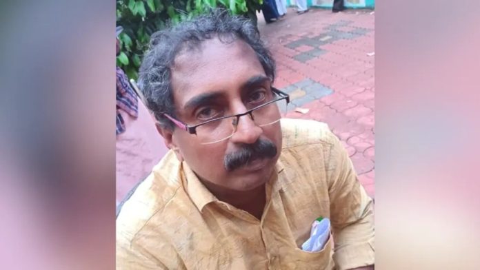 കൈക്കൂലി വാങ്ങുന്നതിനിടെ വില്ലേജ് ഓഫീസര് വിജിലന്സ് പിടിയിൽ കൈക്കൂലി വാങ്ങുന്നതിനിടെ വില്ലേജ് ഓഫീസര് വിജിലന്സ് പിടിയിൽ
