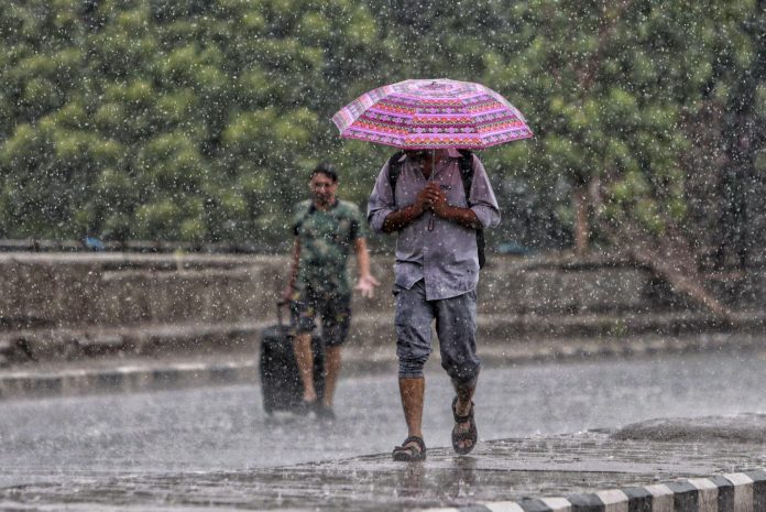ചൂടിന് ആശ്വാസം ; വ്യാഴാഴ്ച ശക്തമായ മഴയ്ക്ക് സാധ്യത ; യെല്ലോ അലര്ട്ട് ചൂടിന് ആശ്വാസം ; വ്യാഴാഴ്ച ശക്തമായ മഴയ്ക്ക് സാധ്യത ; യെല്ലോ അലര്ട്ട്