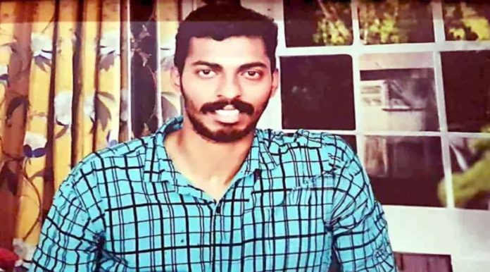 വീട്ടിൽ ഒളിപ്പിച്ച 50 ലിറ്റർ മദ്യവും കഞ്ചാവും തോക്കും പിടികൂടി ; യുവാവ് കസ്റ്റഡിയിൽ വീട്ടിൽ ഒളിപ്പിച്ച 50 ലിറ്റർ മദ്യവും കഞ്ചാവും തോക്കും പിടികൂടി ; യുവാവ് കസ്റ്റഡിയിൽ
