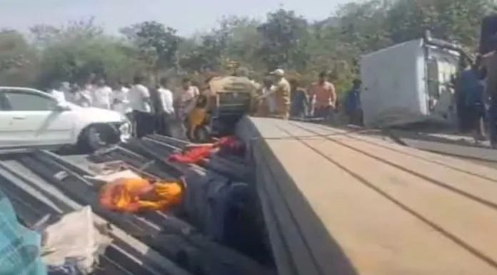 തെലങ്കാനയിൽ വൻ അപകടം : ട്രക്കും ഓട്ടോയും കൂട്ടിയിടിച്ച് 7 പേർ മരിച്ചു തെലങ്കാനയിൽ വൻ അപകടം : ട്രക്കും ഓട്ടോയും കൂട്ടിയിടിച്ച് 7 പേർ മരിച്ചു