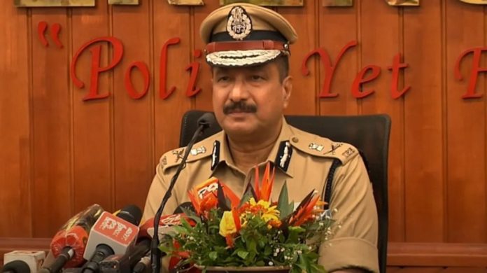 1806 പേര് കൂടി സേനയിലേക്ക് ; പരിശീലനത്തിന് തുടക്കം കുറിച്ച് ഡി.ജി. പി 1806 പേര് കൂടി സേനയിലേക്ക് ; പരിശീലനത്തിന് തുടക്കം കുറിച്ച് ഡി.ജി. പി