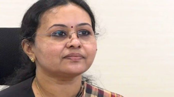 സൗന്ദര്യ വര്ദ്ധക വസ്തുക്കളില് അമിത അളവില് മെര്ക്കുറി ; 7 ലക്ഷത്തിലധികം രൂപയുടെ കോസ്മെറ്റിക് ഉത്പ്പന്നങ്ങള് പിടിച്ചെടുത്തു ; 33 സ്ഥാപനങ്ങള്ക്കെതിരെ കേസെടുത്തു സൗന്ദര്യ വര്ദ്ധക വസ്തുക്കളില് അമിത അളവില് മെര്ക്കുറി ; 7 ലക്ഷത്തിലധികം രൂപയുടെ കോസ്മെറ്റിക് ഉത്പ്പന്നങ്ങള് പിടിച്ചെടുത്തു ; 33 സ്ഥാപനങ്ങള്ക്കെതിരെ കേസെടുത്തു
