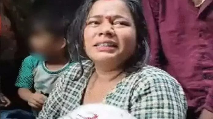 ഉത്തർപ്രദേശിൽ ഒൻപത് മാസം പ്രായമുള്ള കുഞ്ഞിനെ ഇരുനില വീടിന് മുകളിൽ നിന്ന് എറിഞ്ഞ് കൊന്ന് അമ്മ ഉത്തർപ്രദേശിൽ ഒൻപത് മാസം പ്രായമുള്ള കുഞ്ഞിനെ ഇരുനില വീടിന് മുകളിൽ നിന്ന് എറിഞ്ഞ് കൊന്ന് അമ്മ
