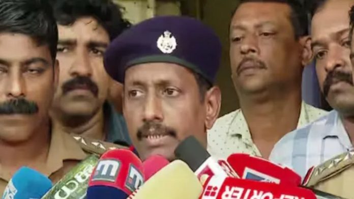 കഠിനംകുളം കൊലപാതകം : ആതിരയുമായി ഒരുമിച്ച് താമസിക്കാൻ വീട് എടുത്തിരുന്നുവെന്ന് മൊഴി കഠിനംകുളം കൊലപാതകം : ആതിരയുമായി ഒരുമിച്ച് താമസിക്കാൻ വീട് എടുത്തിരുന്നുവെന്ന് മൊഴി