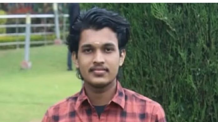 തൃശൂരിൽ യുവതിയുടെ വീട്ടിലെത്തി 23കാരൻ തീകൊളുത്തി മരിച്ചു തൃശൂരിൽ യുവതിയുടെ വീട്ടിലെത്തി 23കാരൻ തീകൊളുത്തി മരിച്ചു