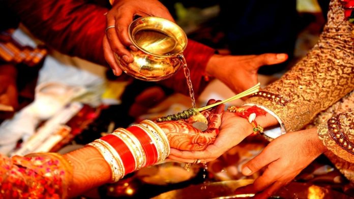 ഹിന്ദു വിവാഹം പവിത്രം ; ഒരു വർഷത്തിനുള്ളിൽ വിവാഹമോചനം അനുവദിക്കില്ല : അലഹബാദ് ഹൈക്കോടതി ഹിന്ദു വിവാഹം പവിത്രം ; ഒരു വർഷത്തിനുള്ളിൽ വിവാഹമോചനം അനുവദിക്കില്ല : അലഹബാദ് ഹൈക്കോടതി