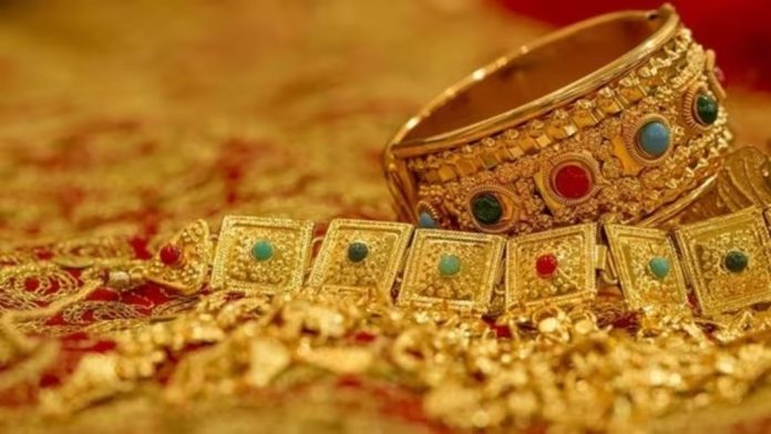 സ്വര്ണവില 61,000ലേക്ക്, ഇന്ന് പവന് 120 രൂപ വര്ധിച്ചു ; സംസ്ഥാനത്ത് സ്വര്ണ വില റെക്കോര്ഡ് തിരുത്തി കുതിക്കുന്നു സ്വര്ണവില 61,000ലേക്ക്, ഇന്ന് പവന് 120 രൂപ വര്ധിച്ചു ; സംസ്ഥാനത്ത് സ്വര്ണ വില റെക്കോര്ഡ് തിരുത്തി കുതിക്കുന്നു