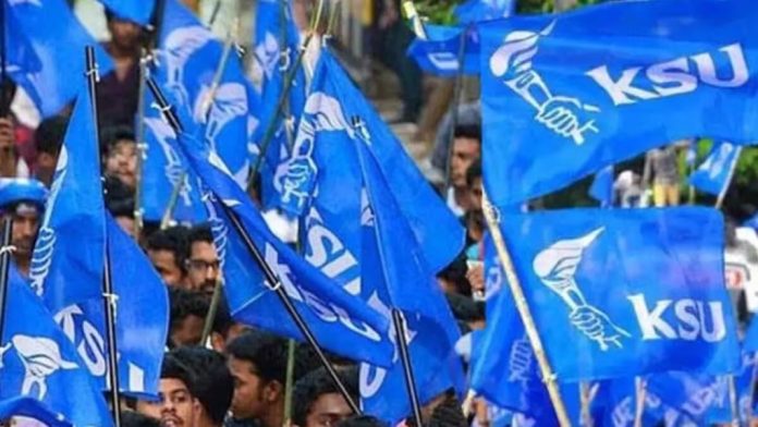 ഡിസോൺ കലോത്സവത്തിനിടെ സംഘർഷം ; കെഎസ്യു നേതാക്കൾക്ക് സസ്പെൻഷൻ ഡിസോൺ കലോത്സവത്തിനിടെ സംഘർഷം ; കെഎസ്യു നേതാക്കൾക്ക് സസ്പെൻഷൻ