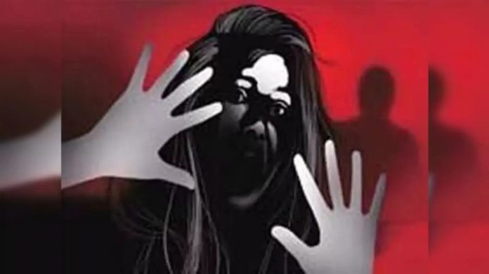 യുവതിയെ കാറിനുള്ളിൽ വച്ച് പീഡിപ്പിക്കാൻ ശ്രമം ; പ്രതികൾക്കായി തിരച്ചിൽ യുവതിയെ കാറിനുള്ളിൽ വച്ച് പീഡിപ്പിക്കാൻ ശ്രമം ; പ്രതികൾക്കായി തിരച്ചിൽ