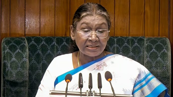 രാജ്യം വികസന പാതയിൽ, വിദ്യാഭ്യാസത്തിനും തൊഴിൽ അവസരത്തിനും പ്രത്യേക ശ്രദ്ധ ; നേട്ടങ്ങള് എണ്ണിപ്പറഞ്ഞ് രാഷ്ട്രപതി ; ബജറ്റ് സമ്മേളനത്തിന് തുടക്കം രാജ്യം വികസന പാതയിൽ, വിദ്യാഭ്യാസത്തിനും തൊഴിൽ അവസരത്തിനും പ്രത്യേക ശ്രദ്ധ ; നേട്ടങ്ങള് എണ്ണിപ്പറഞ്ഞ് രാഷ്ട്രപതി ; ബജറ്റ് സമ്മേളനത്തിന് തുടക്കം
