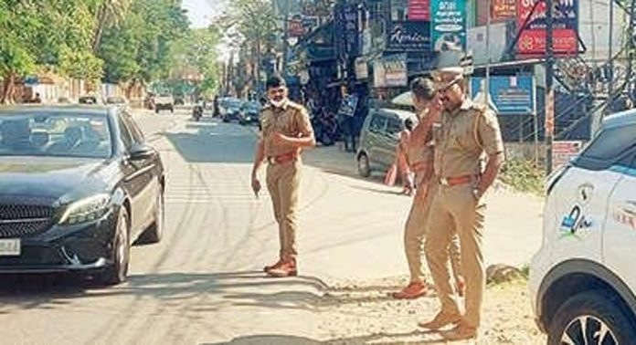 ജില്ലാ ആർ.ടി.ഒ. എൻഫോഴ്സ്മെന്റ് സംഘം അടൂർ ഹൈസ്കൂൾ ജംഗ്ഷനില് പരിശോധന നടത്തി ജില്ലാ ആർ.ടി.ഒ. എൻഫോഴ്സ്മെന്റ് സംഘം അടൂർ ഹൈസ്കൂൾ ജംഗ്ഷനില് പരിശോധന നടത്തി