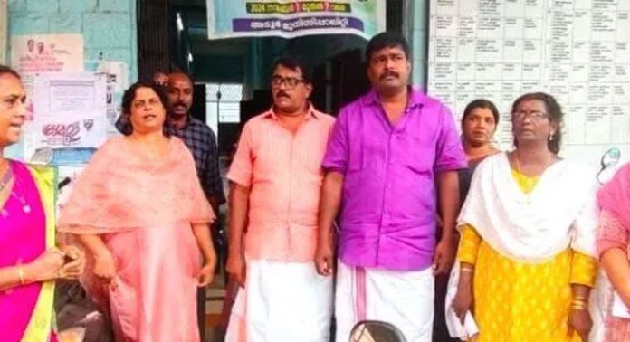 അടൂർ നഗരസഭയിൽ നടന്ന കൗൺസിൽ യോഗത്തിൽ യു.ഡി.എഫ് കൗൺസിലർമാർ പ്രതിഷേധിച്ചു അടൂർ നഗരസഭയിൽ നടന്ന കൗൺസിൽ യോഗത്തിൽ യു.ഡി.എഫ് കൗൺസിലർമാർ പ്രതിഷേധിച്ചു