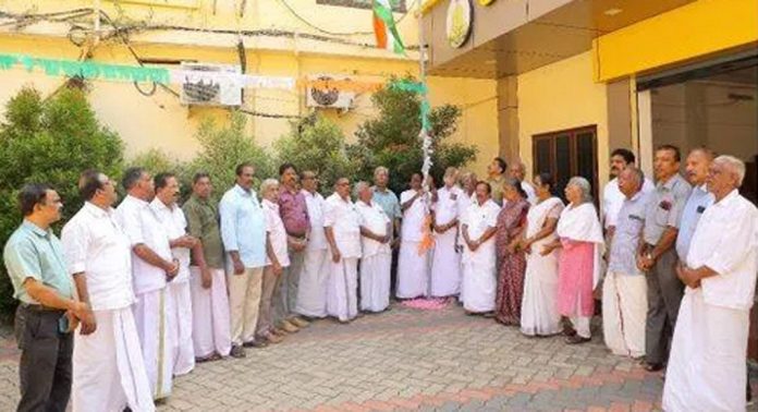 കേരള സ്റ്റേറ്റ് സർവീസ് പെൻഷനേഴ്സ് അസോസിയേഷൻ ജില്ലാ സമ്മേളനത്തിന് പതാക ഉയർത്തി കേരള സ്റ്റേറ്റ് സർവീസ് പെൻഷനേഴ്സ് അസോസിയേഷൻ ജില്ലാ സമ്മേളനത്തിന് പതാക ഉയർത്തി
