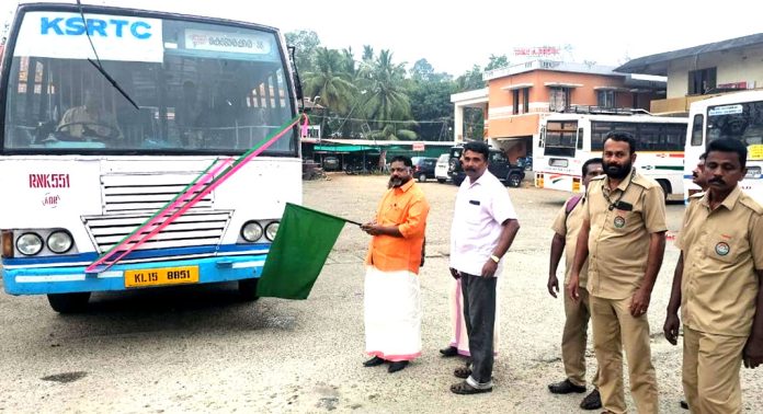 അടൂര് – ദേശകല്ലുംമൂട് കെ.എസ്.ആര്.ടി.സി ബസ് സര്വീസ് ഉദ്ഘാടനം ചെയ്തു അടൂര് – ദേശകല്ലുംമൂട് കെ.എസ്.ആര്.ടി.സി ബസ് സര്വീസ് ഉദ്ഘാടനം ചെയ്തു