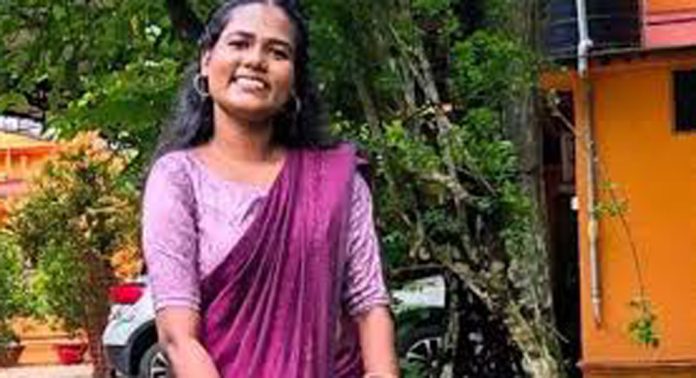 നഴ്സിങ് വിദ്യാർഥിനി അമ്മു സജീവിന്റെ മരണം ; പത്തനംതിട്ട ജനറൽ ആശുപത്രിയിലെ ഡോക്ടർമാർക്കും ജീവനക്കാർക്കുമെതിരെ കേസ് നഴ്സിങ് വിദ്യാർഥിനി അമ്മു സജീവിന്റെ മരണം ; പത്തനംതിട്ട ജനറൽ ആശുപത്രിയിലെ ഡോക്ടർമാർക്കും ജീവനക്കാർക്കുമെതിരെ കേസ്