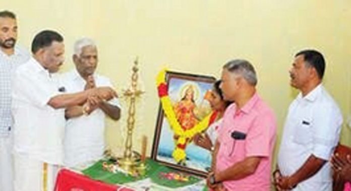 അയിരൂർ-ചെറുകോൽപ്പുഴ ഹിന്ദുമത പരിഷത്തിലെ ഏകതാ സമ്മേളന കാര്യാലയം ഉദ്ഘാടനം ചെയ്തു അയിരൂർ-ചെറുകോൽപ്പുഴ ഹിന്ദുമത പരിഷത്തിലെ ഏകതാ സമ്മേളന കാര്യാലയം ഉദ്ഘാടനം ചെയ്തു