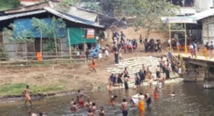 അഴുതക്കടവിൽ കൂടുതൽ ലൈഫ് ഗാർഡുകളെ നിയമിക്കണമെന്ന് ആവശ്യം ഉയരുന്നു അഴുതക്കടവിൽ കൂടുതൽ ലൈഫ് ഗാർഡുകളെ നിയമിക്കണമെന്ന് ആവശ്യം ഉയരുന്നു