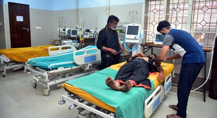 മണ്ഡല-മകരവിളക്ക് കാലം : ഇതുവരെ വൈദ്യസഹായം നൽകിയത് 2.89 ലക്ഷം പേർക്ക് മണ്ഡല-മകരവിളക്ക് കാലം : ഇതുവരെ വൈദ്യസഹായം നൽകിയത് 2.89 ലക്ഷം പേർക്ക്
