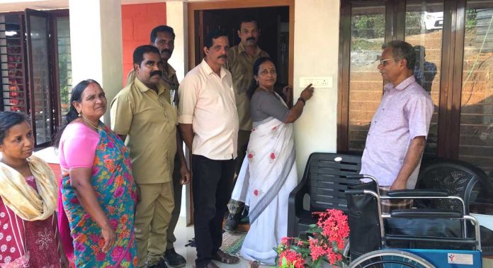 മോതിരവയലിൽ മരത്തിൽ നിന്ന് വീണ് സുഷുമ്നാ നാഡി തകരാറിലായ ഷിനുവിന് സഹായവുമായി വൈദ്യുതി വകുപ്പ് മോതിരവയലിൽ മരത്തിൽ നിന്ന് വീണ് സുഷുമ്നാ നാഡി തകരാറിലായ ഷിനുവിന് സഹായവുമായി വൈദ്യുതി വകുപ്പ്