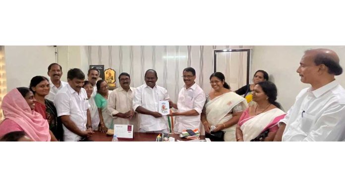 കേരളാ പ്രദേശ് ഗാന്ധി ദർശൻ വേദിയുടെ ഡയറി പ്രകാശനം ചെയ്തു കേരളാ പ്രദേശ് ഗാന്ധി ദർശൻ വേദിയുടെ ഡയറി പ്രകാശനം ചെയ്തു