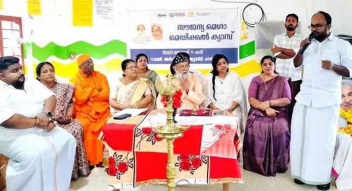 ഉമ്മൻ ചാണ്ടി സ്നേഹസ്പർശം മെഗാ മെഡിക്കൽ ക്യാമ്പ് അടിച്ചിപ്പുഴ പട്ടികവർഗ നഗറിൽ നടന്നു ഉമ്മൻ ചാണ്ടി സ്നേഹസ്പർശം മെഗാ മെഡിക്കൽ ക്യാമ്പ് അടിച്ചിപ്പുഴ പട്ടികവർഗ നഗറിൽ നടന്നു