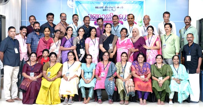 ചങ്ങാതിക്കൂട്ടത്തിന്റെ അഞ്ചാമത് വാർഷികം തേർത്തല്ലി വ്യാപാരഭവൻ ഓഡിറ്റോറിയത്തിൽ വെച്ച് നടന്നു ചങ്ങാതിക്കൂട്ടത്തിന്റെ അഞ്ചാമത് വാർഷികം തേർത്തല്ലി വ്യാപാരഭവൻ ഓഡിറ്റോറിയത്തിൽ വെച്ച് നടന്നു