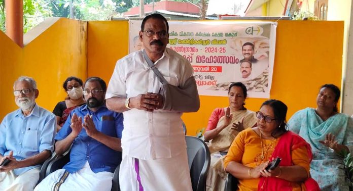 റാന്നി ബ്ലോക്കില് കൂൺ ഗ്രാമം പദ്ധതിയുടെ വിളവെടുപ്പ് മഹോത്സവം നടത്തി റാന്നി ബ്ലോക്കില് കൂൺ ഗ്രാമം പദ്ധതിയുടെ വിളവെടുപ്പ് മഹോത്സവം നടത്തി
