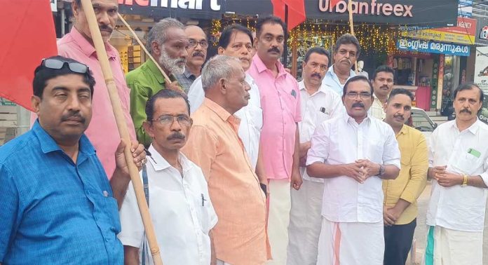 കേരള വന നിയമ ഭേദഗതി പിൻവലിച്ച എൽ ഡി എഫ് സർക്കാരിന് അഭിവാദ്യം അർപ്പിച്ച് കേരളാ കോൺഗ്രസ് (എം) കേരള വന നിയമ ഭേദഗതി പിൻവലിച്ച എൽ ഡി എഫ് സർക്കാരിന് അഭിവാദ്യം അർപ്പിച്ച് കേരളാ കോൺഗ്രസ് (എം)