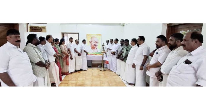 ഗാന്ധിജിയുടെ അഹിംസ ലോകത്തിന്റെ ശാന്തി മന്ത്രം : പ്രൊഫ. സതീഷ് കൊച്ചുപറമ്പില് ഗാന്ധിജിയുടെ അഹിംസ ലോകത്തിന്റെ ശാന്തി മന്ത്രം : പ്രൊഫ. സതീഷ് കൊച്ചുപറമ്പില്