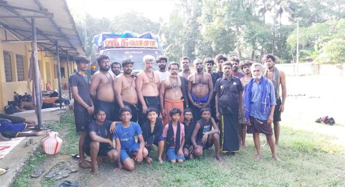 കോന്നി മുരിങ്ങമംഗലം ക്ഷേത്രത്തിൽ വിരിവെക്കാൻ എത്തുന്ന അയ്യപ്പ ഭക്തരുടെ തിരക്ക് വർധിക്കുന്നു കോന്നി മുരിങ്ങമംഗലം ക്ഷേത്രത്തിൽ വിരിവെക്കാൻ എത്തുന്ന അയ്യപ്പ ഭക്തരുടെ തിരക്ക് വർധിക്കുന്നു