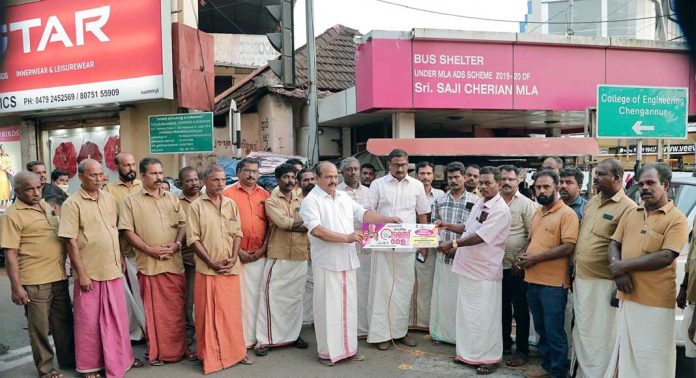 സരസ് മേളയുടെ പ്രചരണത്തിന് നഗരത്തിലെ ഓട്ടോ, ടാക്സി ഡ്രൈവർമാരും രംഗത്തിറങ്ങി സരസ് മേളയുടെ പ്രചരണത്തിന് നഗരത്തിലെ ഓട്ടോ, ടാക്സി ഡ്രൈവർമാരും രംഗത്തിറങ്ങി