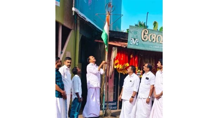 മലയാലപ്പുഴയിൽ കോൺഗ്രസ് നേതൃത്വത്തിൽ റിപ്പബ്ലിക് ദിനം ആഘോഷിച്ചു മലയാലപ്പുഴയിൽ കോൺഗ്രസ് നേതൃത്വത്തിൽ റിപ്പബ്ലിക് ദിനം ആഘോഷിച്ചു