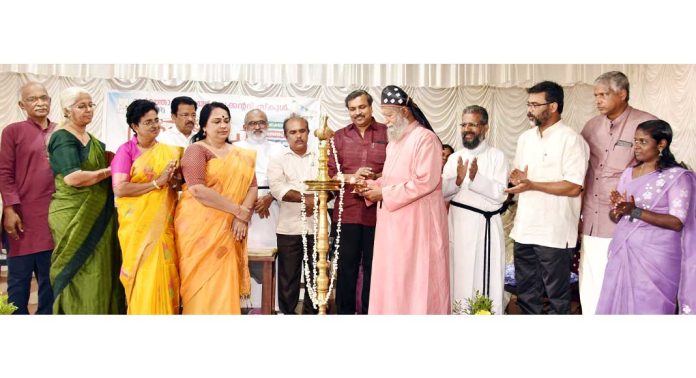 പത്തനംതിട്ട മാർത്തോമ്മാ ഹയർ സെക്കൻ്ററി സ്കൂളിൻ്റെ 93-ാം വാർഷിക ദിനാഘോഷവും യാത്രയയപ്പു സമ്മേളനവും നടന്നു പത്തനംതിട്ട മാർത്തോമ്മാ ഹയർ സെക്കൻ്ററി സ്കൂളിൻ്റെ 93-ാം വാർഷിക ദിനാഘോഷവും യാത്രയയപ്പു സമ്മേളനവും നടന്നു