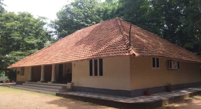 ബ്രിട്ടീഷ് ഭരണകാലത്തെ ചരിത്രം ഓർമ്മപെടുത്തി കോന്നി ഇൻസ്പെക്ഷൻ ബംഗ്ലാവ് ബ്രിട്ടീഷ് ഭരണകാലത്തെ ചരിത്രം ഓർമ്മപെടുത്തി കോന്നി ഇൻസ്പെക്ഷൻ ബംഗ്ലാവ്