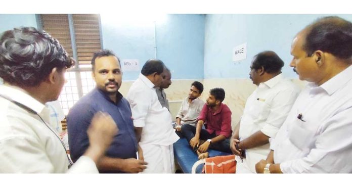 കെ.എസ്.യു നേതാക്കള്ക്കെതിരായ മര്ദ്ദനം ; ഡി.സി.സി പ്രതിഷേധിച്ചു കെ.എസ്.യു നേതാക്കള്ക്കെതിരായ മര്ദ്ദനം ; ഡി.സി.സി പ്രതിഷേധിച്ചു