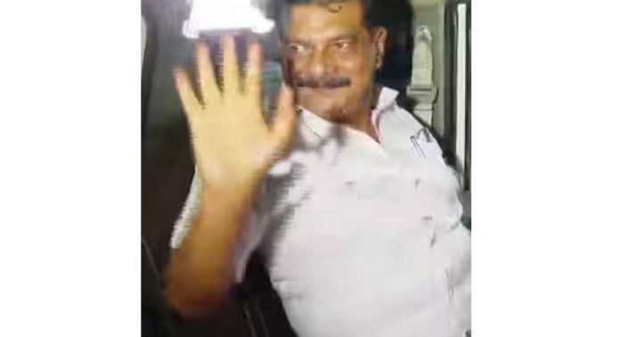 മുഖ്യമന്ത്രിയുടെ നിർദ്ദേശപ്രകാരം നടത്തിയ അറസ്റ്റെന്ന് പി.വി അൻവർ എംഎൽഎ മുഖ്യമന്ത്രിയുടെ നിർദ്ദേശപ്രകാരം നടത്തിയ അറസ്റ്റെന്ന് പി.വി അൻവർ എംഎൽഎ