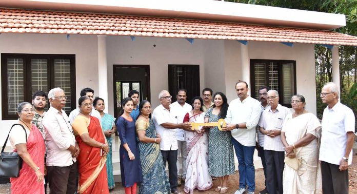 ഡോ. എം. എസ്. സുനിലിന്റെ 340 -മത് സ്നേഹഭവനം റോസമ്മ ജോർജുകുട്ടിയുടെ കുടുംബത്തിന് ഡോ. എം. എസ്. സുനിലിന്റെ 340 -മത് സ്നേഹഭവനം റോസമ്മ ജോർജുകുട്ടിയുടെ കുടുംബത്തിന്