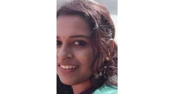 ആറു വയസുകാരിയെ ആക്രമിക്കാൻ ശ്രമിച്ച കേസിൽ പ്രതിയായ പത്തനംതിട്ട സി ഡബ്ല്യൂ സി അംഗം അഡ്വ. എസ്. കാർത്തികയെ ശിശുക്ഷേമ സമിതിയിൽ നിന്ന് നീക്കി ആറു വയസുകാരിയെ ആക്രമിക്കാൻ ശ്രമിച്ച കേസിൽ പ്രതിയായ പത്തനംതിട്ട സി ഡബ്ല്യൂ സി അംഗം അഡ്വ. എസ്. കാർത്തികയെ ശിശുക്ഷേമ സമിതിയിൽ നിന്ന് നീക്കി